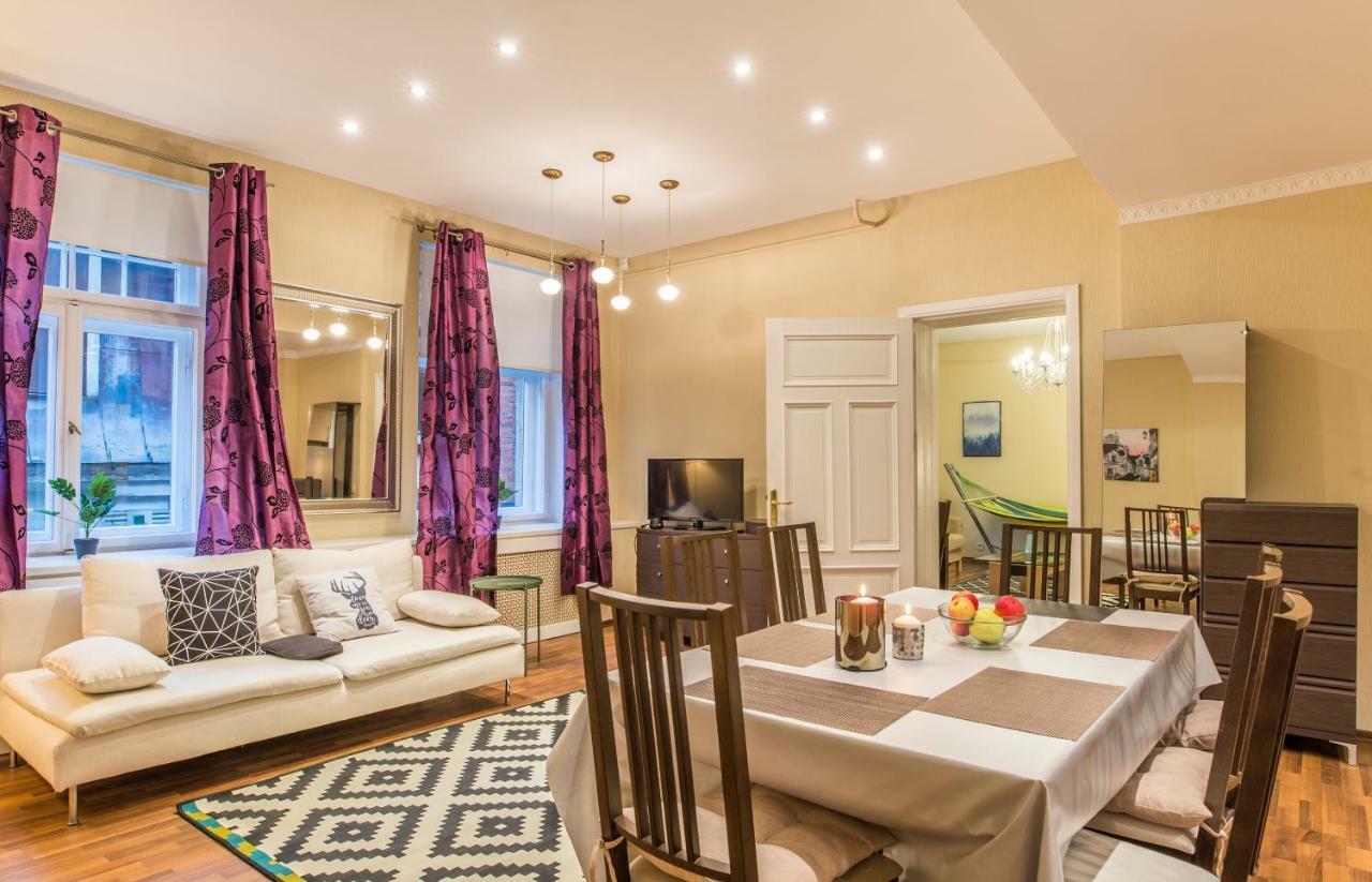 Charming Spacious 3 Bedroom In Old Town Рига Экстерьер фото