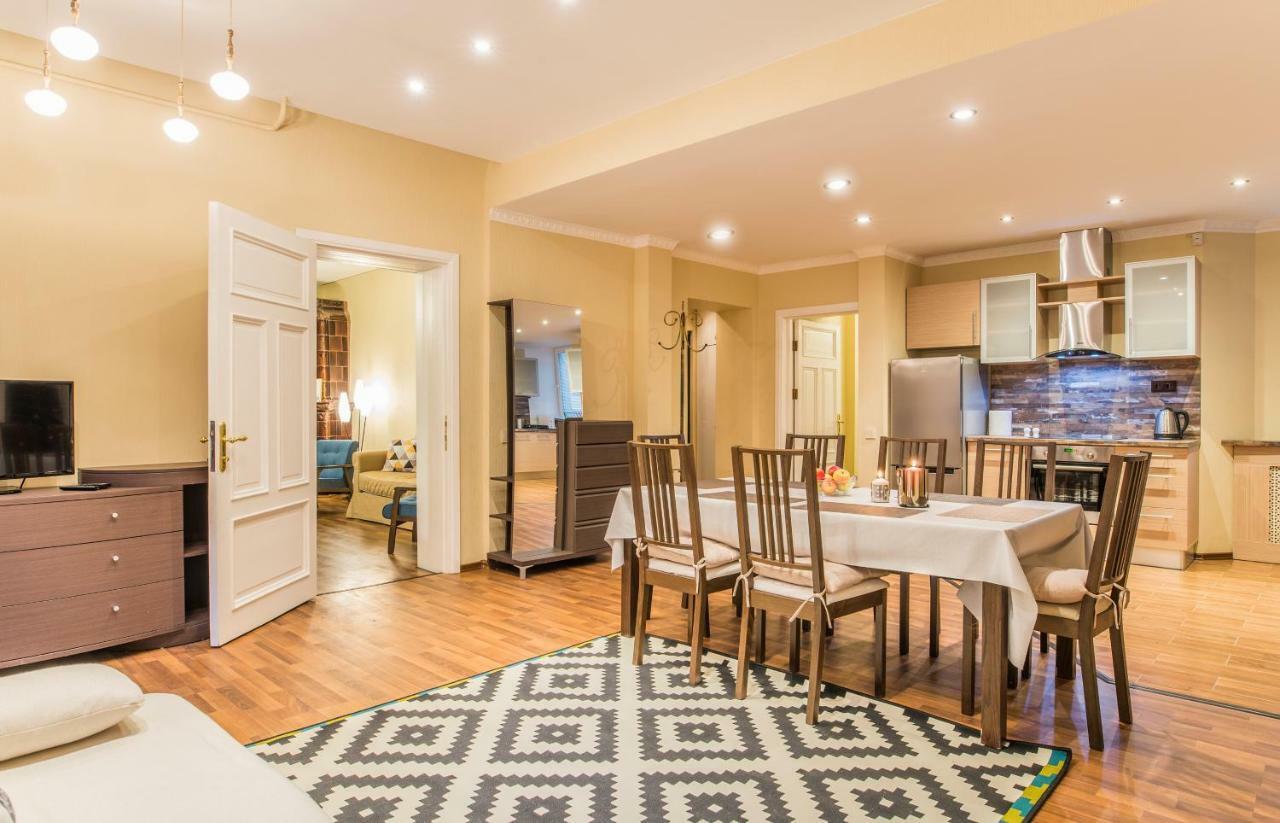 Charming Spacious 3 Bedroom In Old Town Рига Экстерьер фото